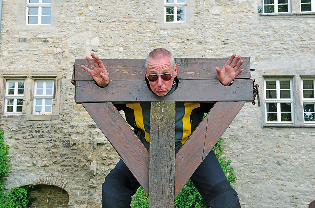 Pranger an der Wasserburg Egeln - Foto Frank Sachau