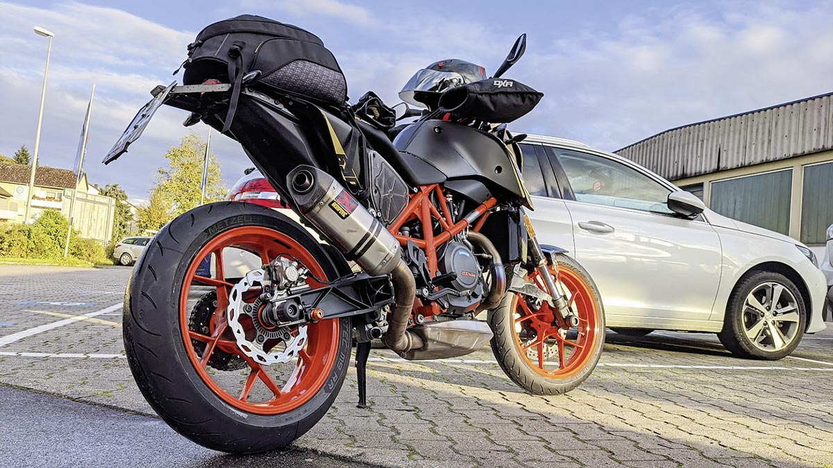 Clemens schwört auf seine KTM 690 Duke Clemens schwört auf seine KTM 690 Duke