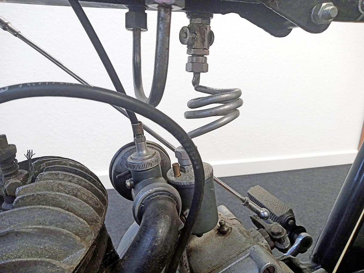 Hillmann 98 ccm - Problem: Abgeknickte Benzinleitung Hillmann 98 ccm - Problem: Abgeknickte Benzinleitung