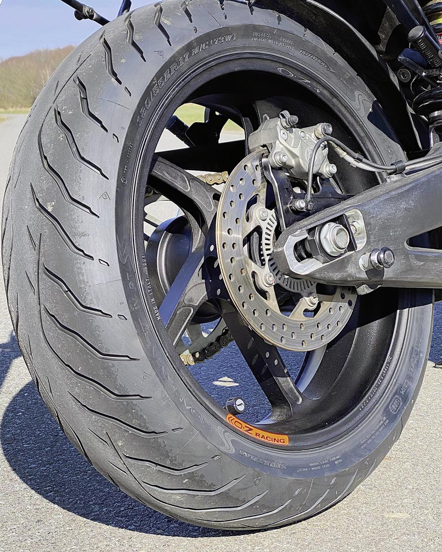 Dunlop Roadsmart IV auf Energica EsseEsse9+