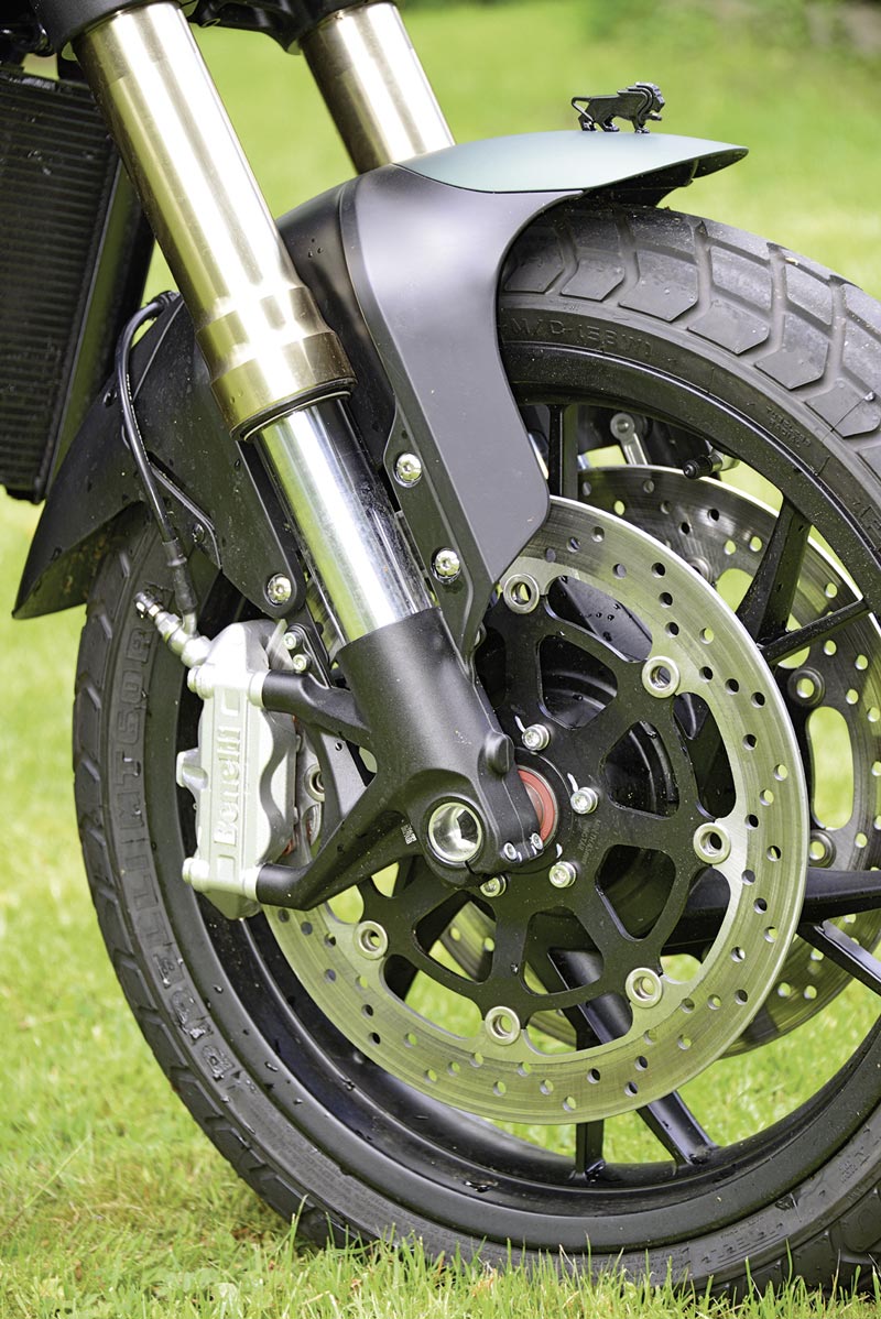Benelli Leoncino 800 - Mächtige Vorderradbremse