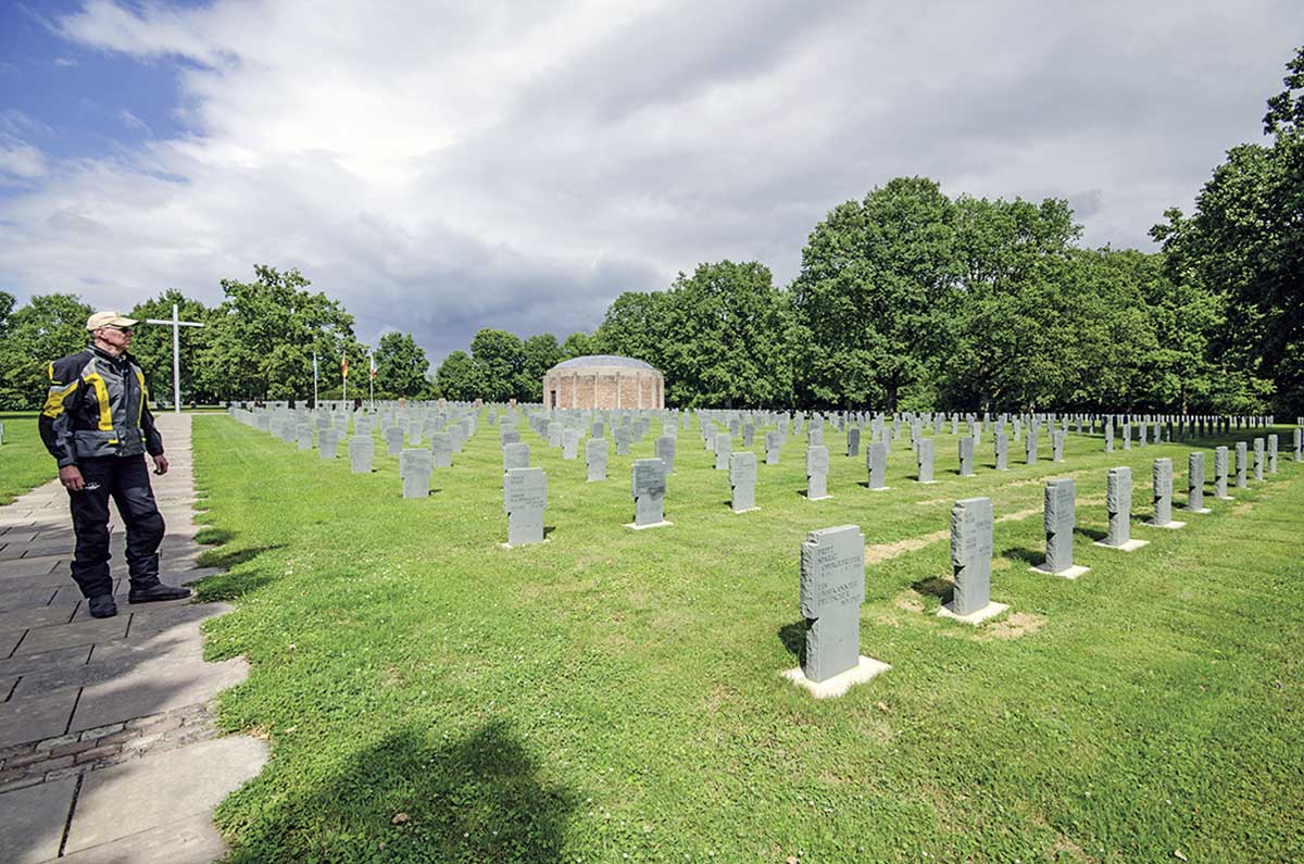 Zahlreiche Soldatenfriedhöfe, wie hier in Niederbronn, mahnen zum Frieden