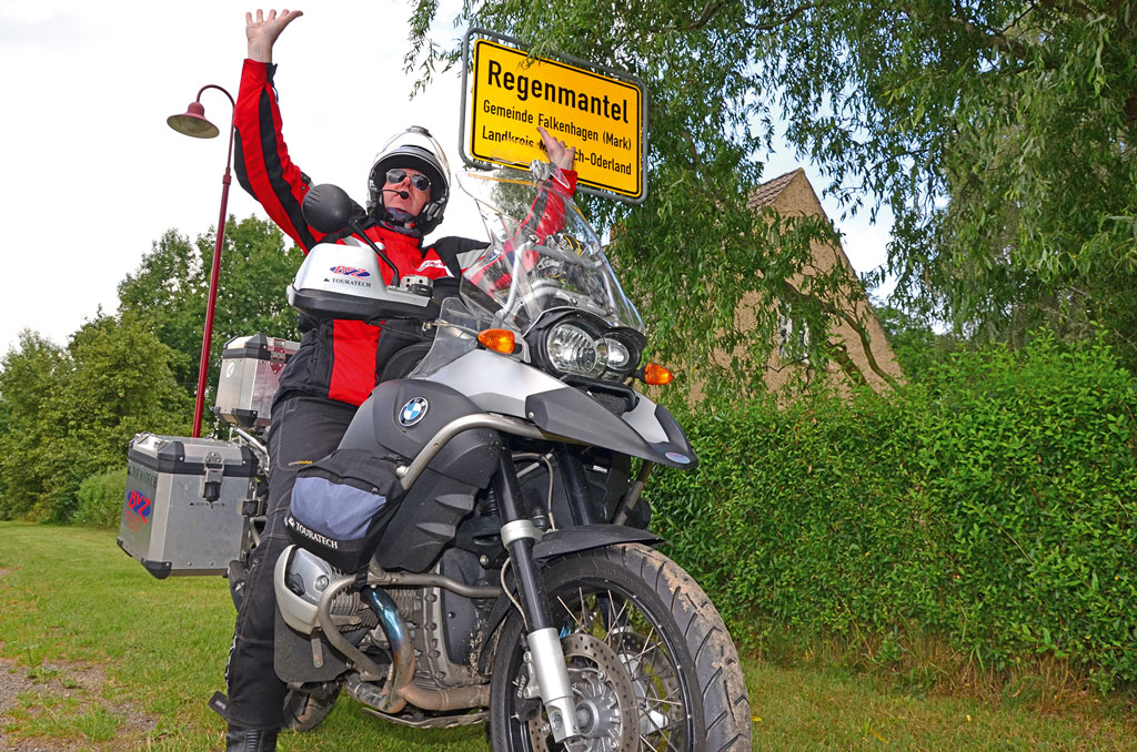 Regen in Regenmantel