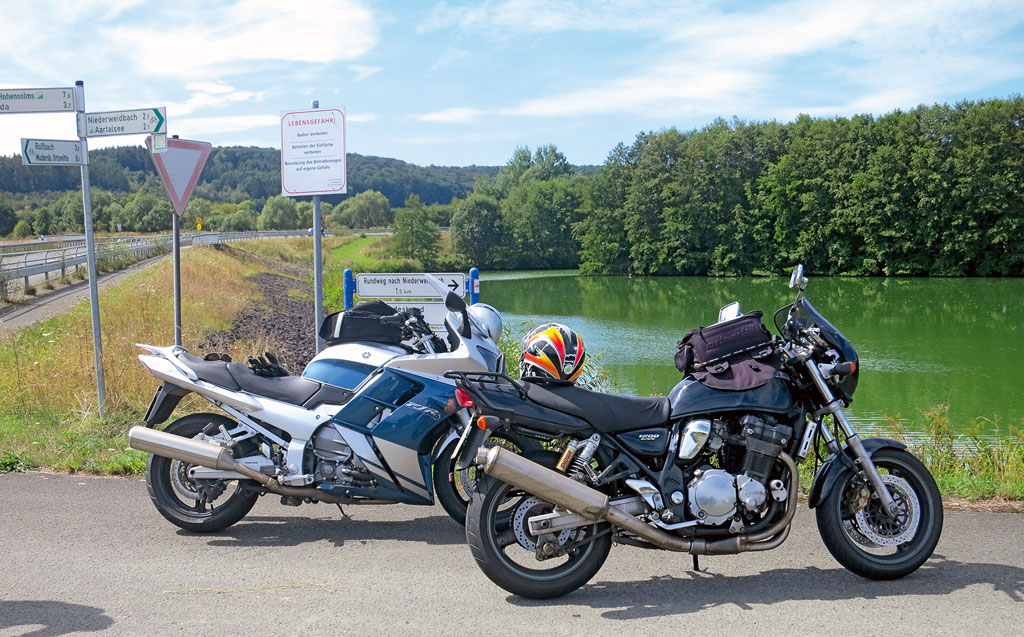 Am Aarltalstausee eine kurze Rast.