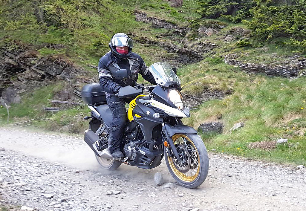 Fährt sich auch auf trockenen Wegen offroad gut: Suzuki V-Strom 650XT 