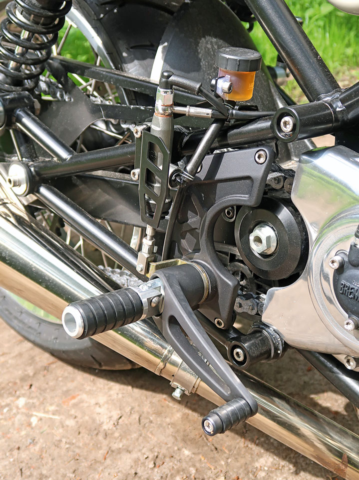 Schwingenlagerung + Fußrasten Norton Commando 961 Sport MK II