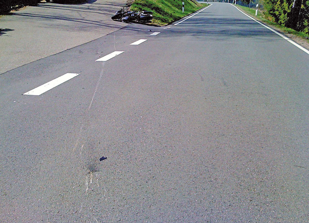 Flugbahn des Motorrads