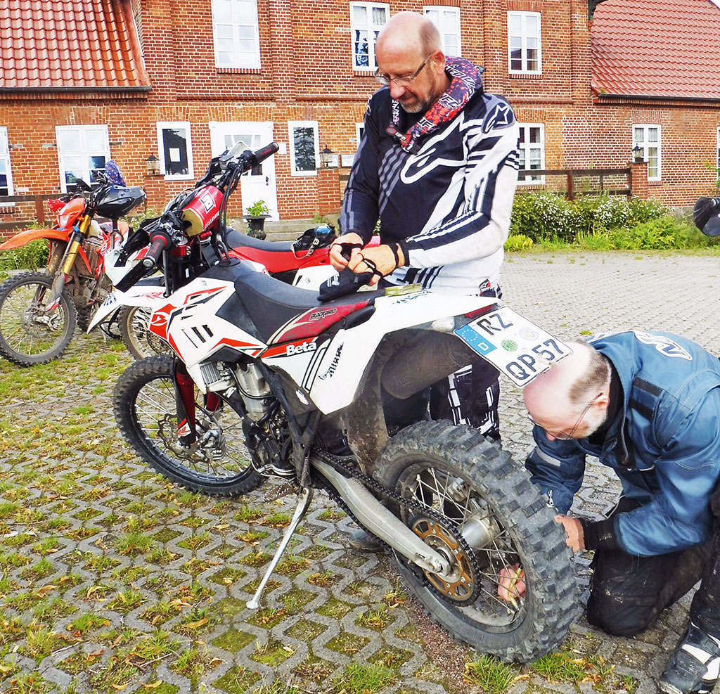 Reifenpanne - Endurotour Mecklenburg Vorpommern