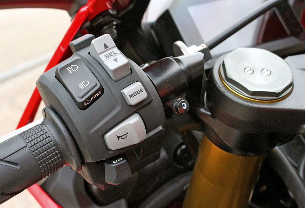 Übersichtliche Armatur - Honda CBR 1000 RR Fireblade, Modell 2017