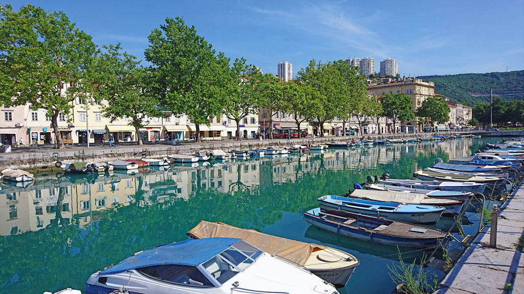 Kanal in Rijeka - Mit der Zero SR nach Kroatien