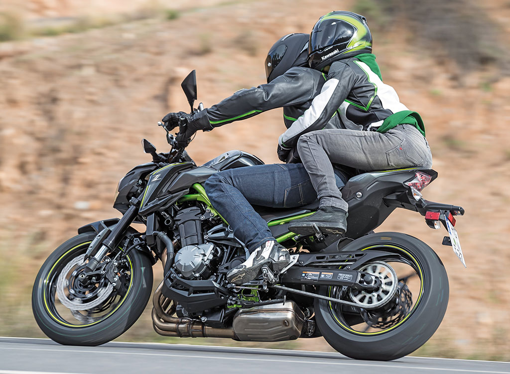Sozius auf Kawasaki Z900, Modell 2017