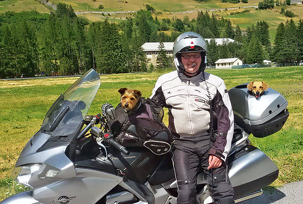 Mit Hunden auf Motorradtour