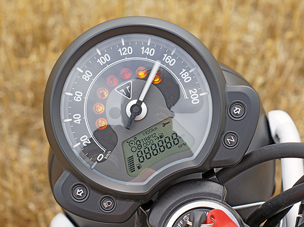 Cockpit der Triumph Street Scrambler, Modell 2017