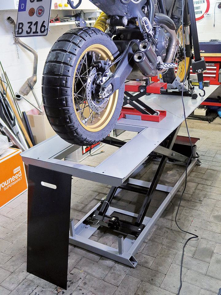 Montageöffnung der elektrischen Hebebühne