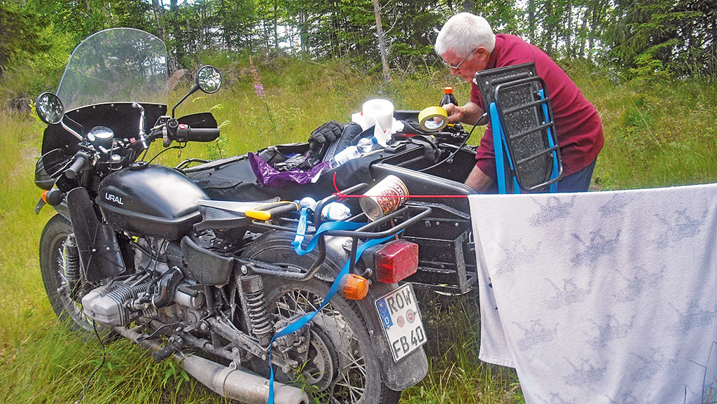 Schweden mit Ural Gespann