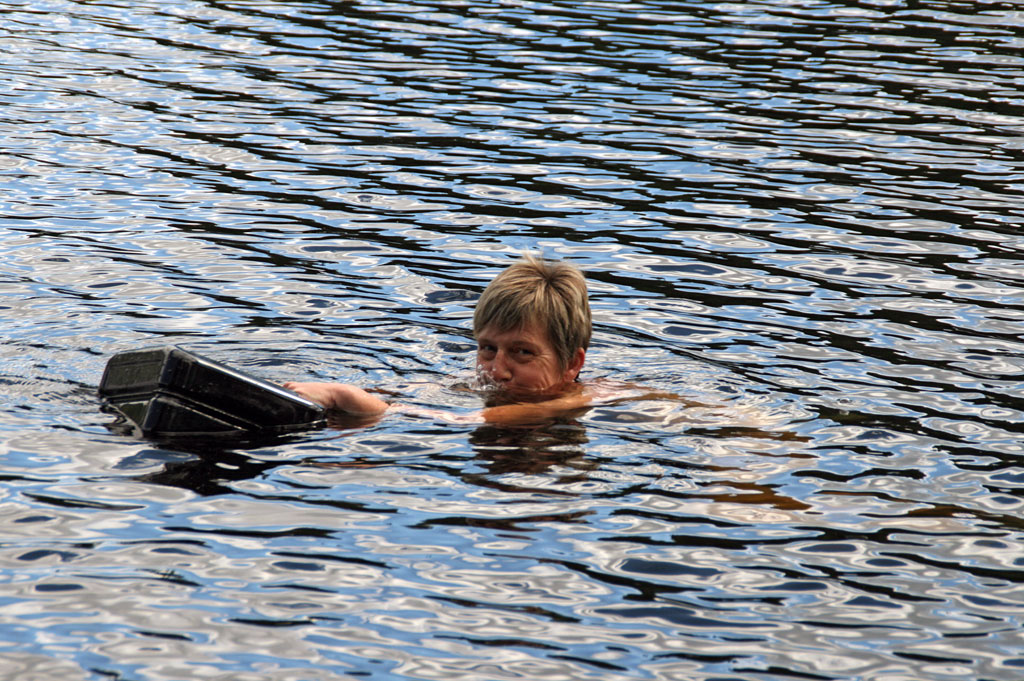 Schweden - Wasser holen mitten im See