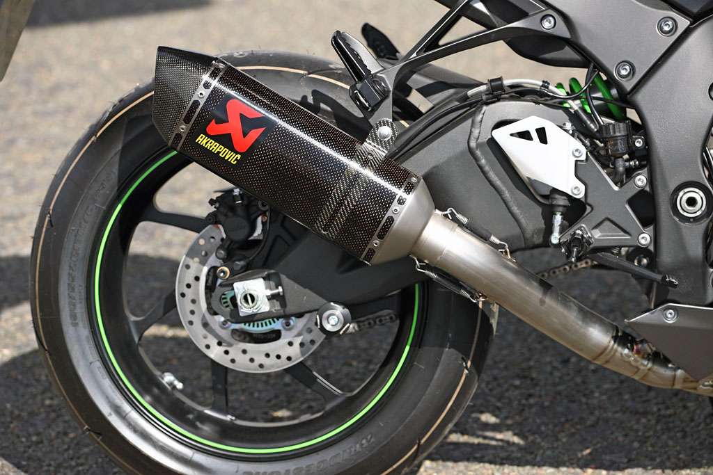 Kawasaki ZX-10R SE Modell 2018, Akrapovic