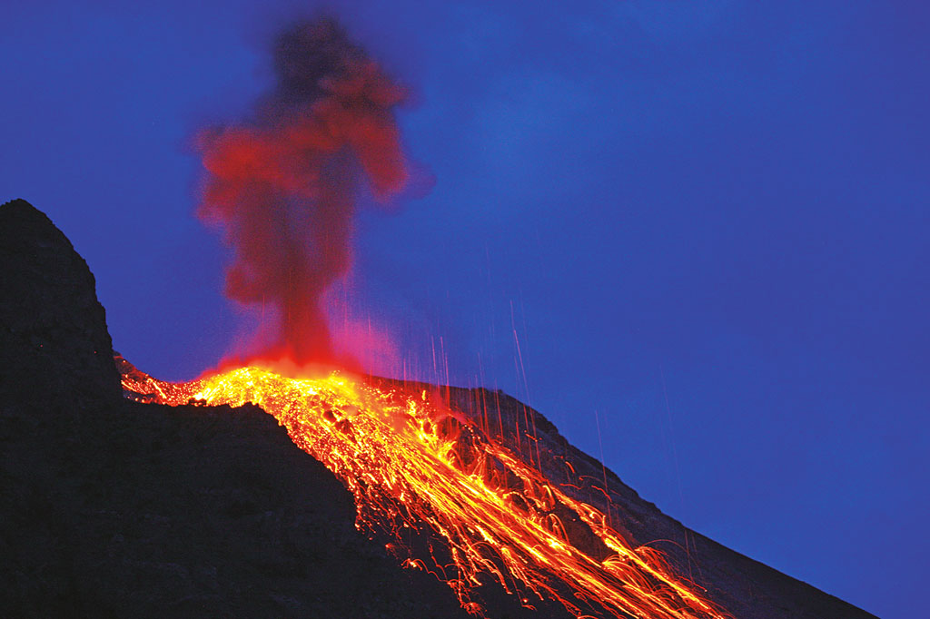 Feuer am Stromboli © Tina & Kai Sypniewski Feuer am Stromboli © Tina & Kai Sypniewski