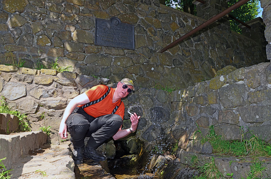 Abkühlung an der Fulda-Quelle - Motorradtour Rhön Abkühlung an der Fulda-Quelle - Motorradtour Rhön