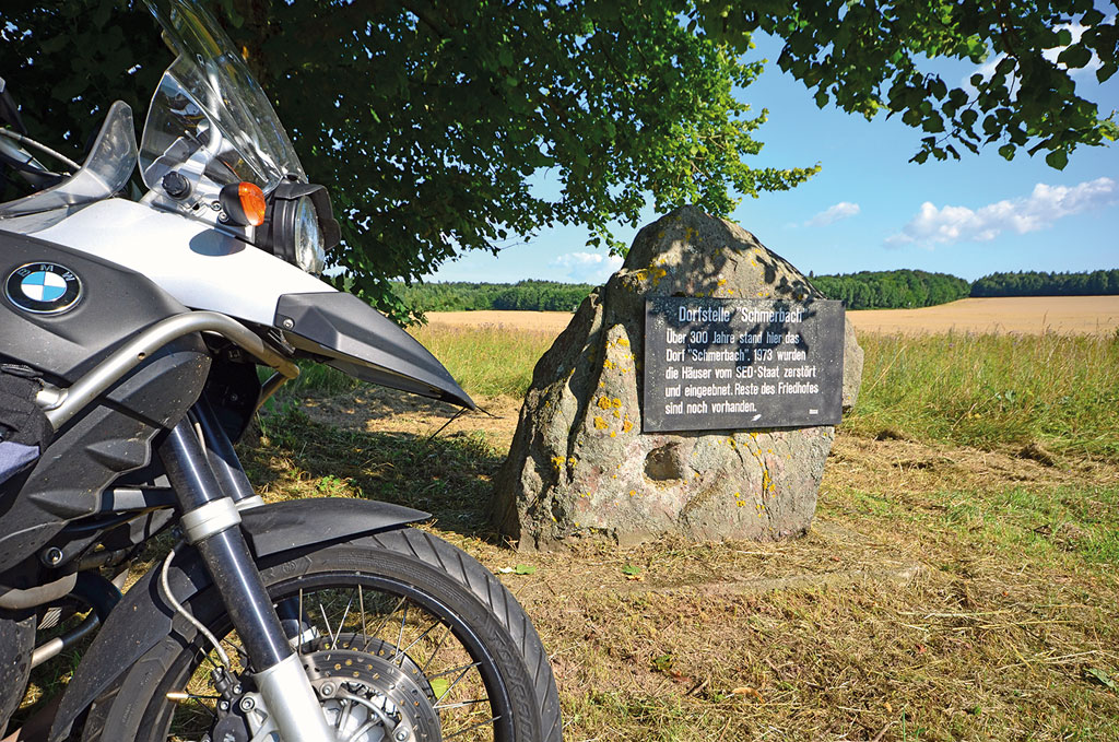 Gedenkstein Schmerbach - Motorradtour Rhön