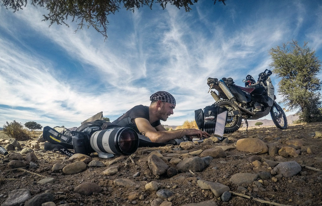 Warten auf den Rallye-Tross
