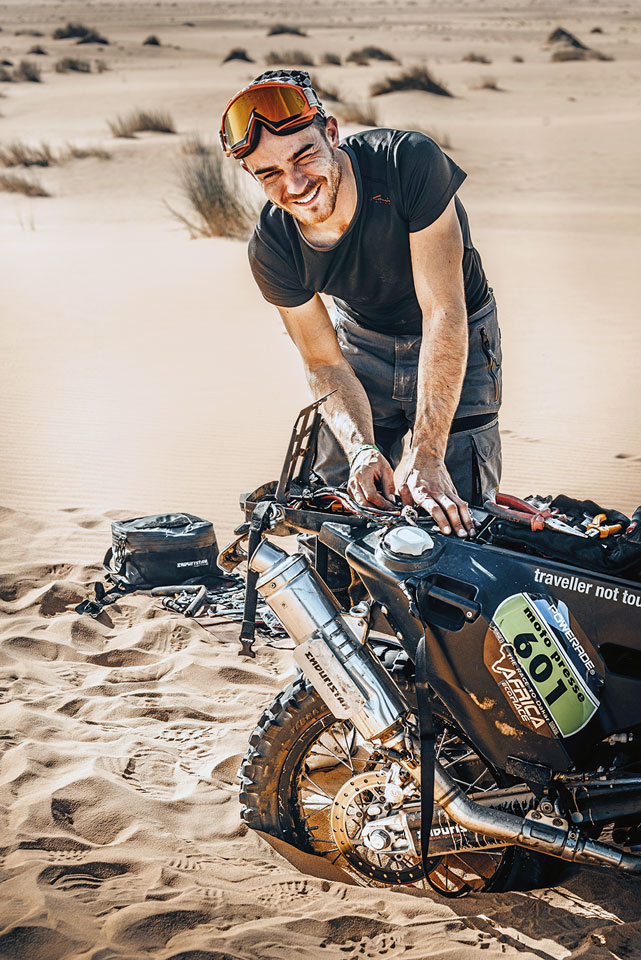 Reparatur in der Wüste