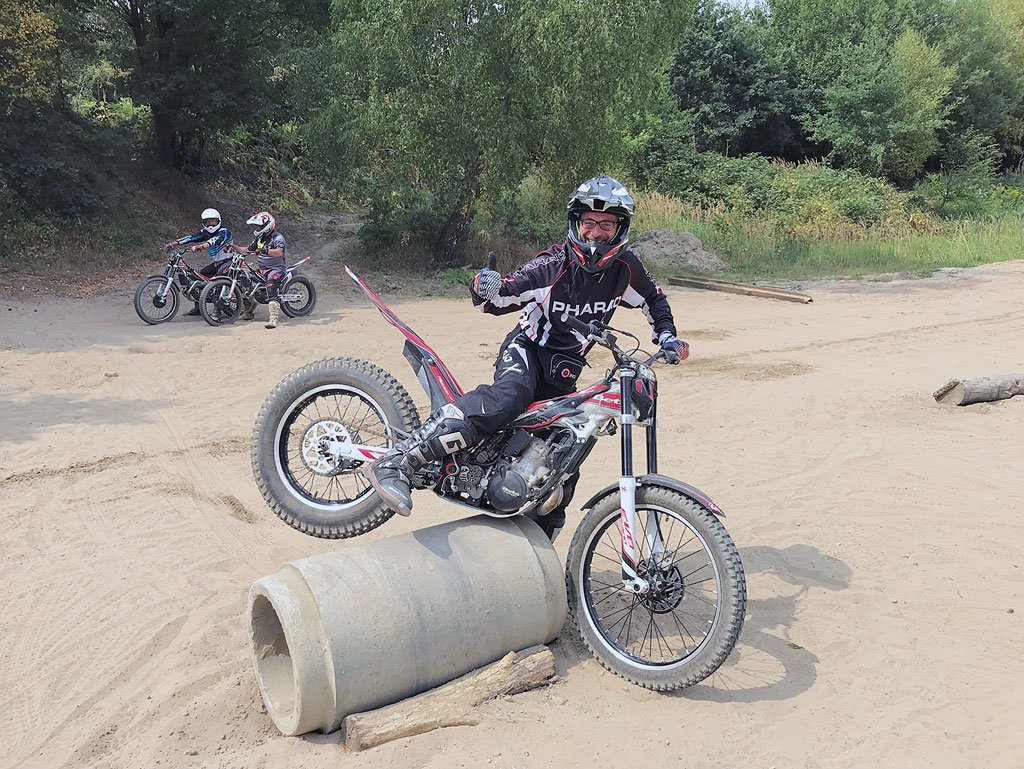 Trial Einsteigertraining - Hindernis überwinden (fail)