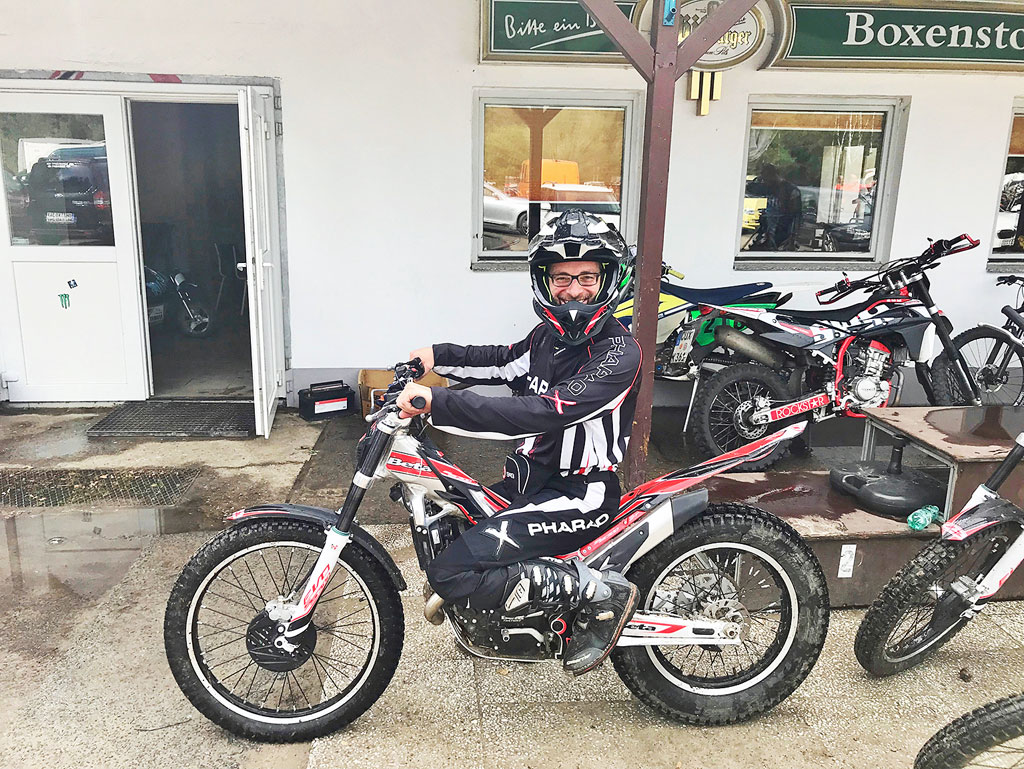Beta Trial, Kniewinkel zu eng - als Tourenmotorrad durchgefallen
