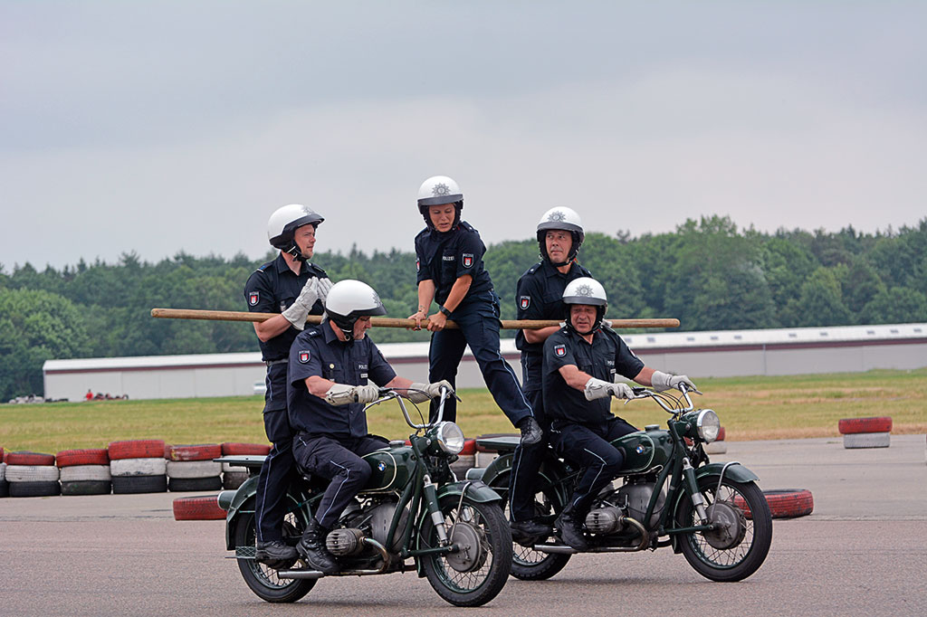 Schwebebalken - Motorradstaffel der Polizei Hamburg