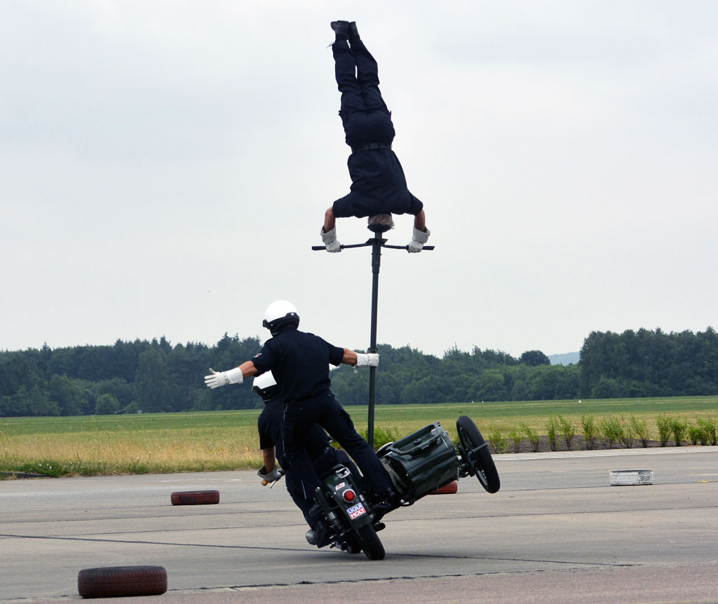 Kopfstand - Motorradstaffel der Polizei Hamburg