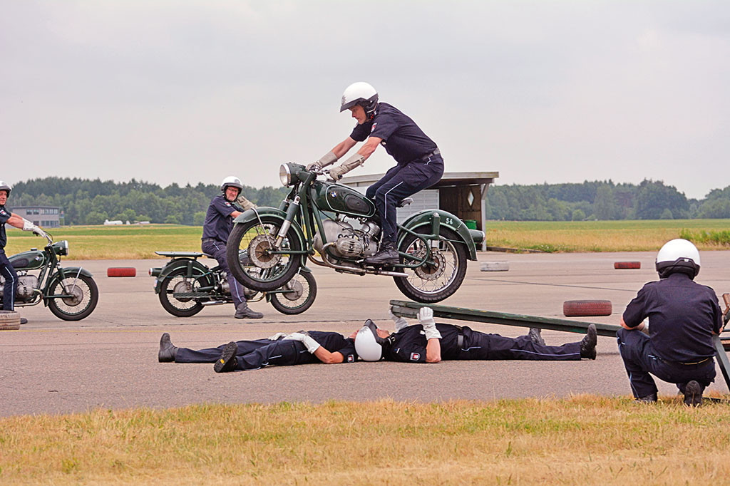 Sprung - Motorradstaffel der Polizei Hamburg