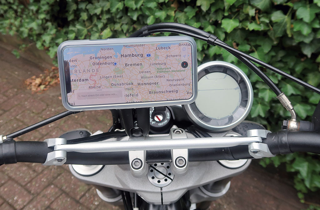 Smartphone am Motorrad