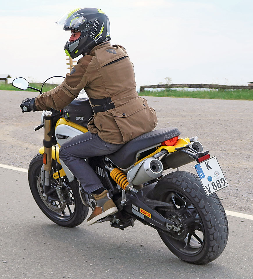 Kurzes Ducati 1100 Scrambler Heck - schön, aber bei Regen eine Dreckschleuder. 