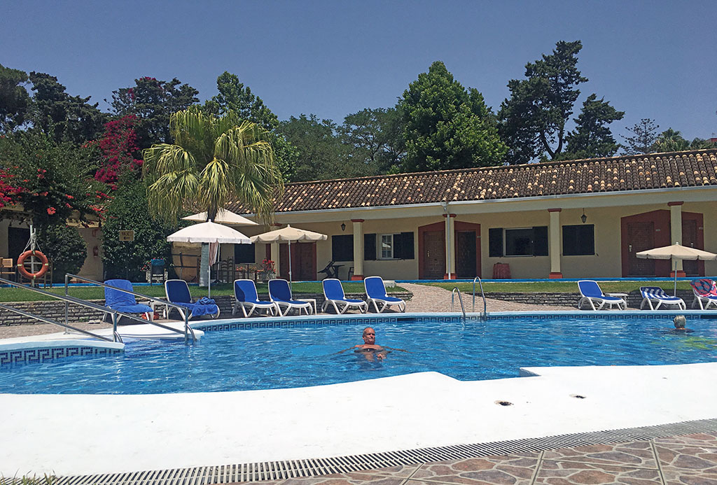 Relaxen im Pool - Mit 50 ccm nach Gibraltar und zurück 