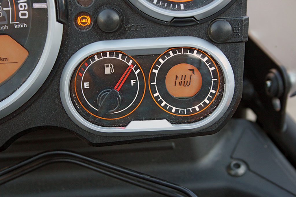 Tankanzeige und Kompass - Royal Enfield Himalayan, Modell 2018