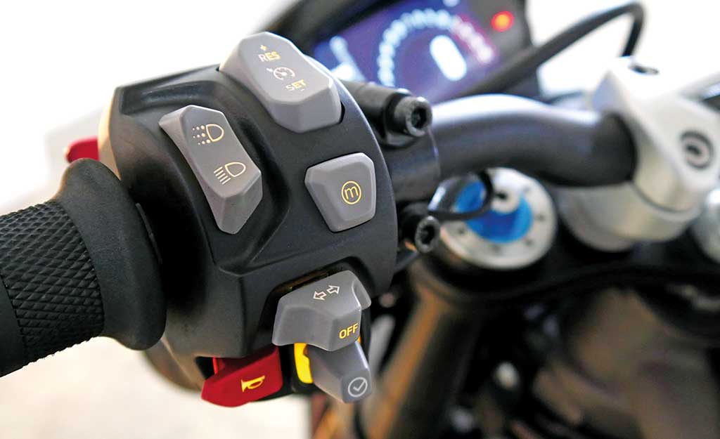 Tempomat & Co. - Triumph Speed Triple RS, Modell 2018