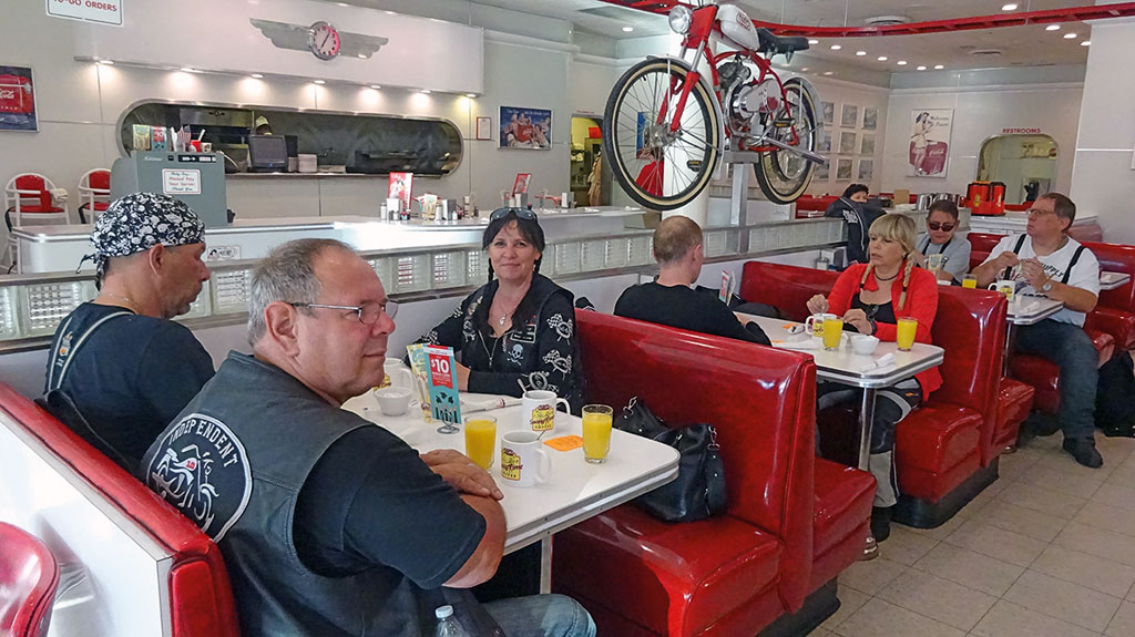 Amerikanisches Frühstück in Ruby’s Diner - USA - Wilder Westen 