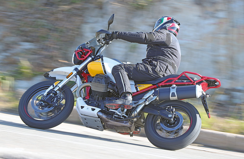 Kurvenspaß mit der Moto Guzzi V85 TT Modell 2019