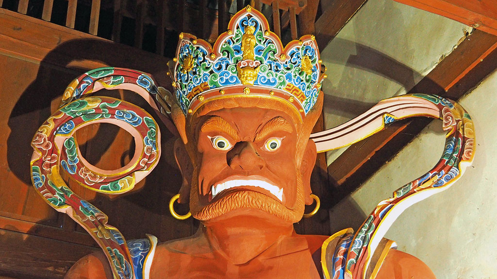 Figur am Xingjiao-Tempel in Shaxi 