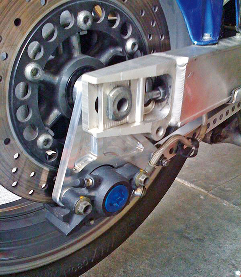 R1 Bremssattel mit Adapter an der Yamaha TRX 850