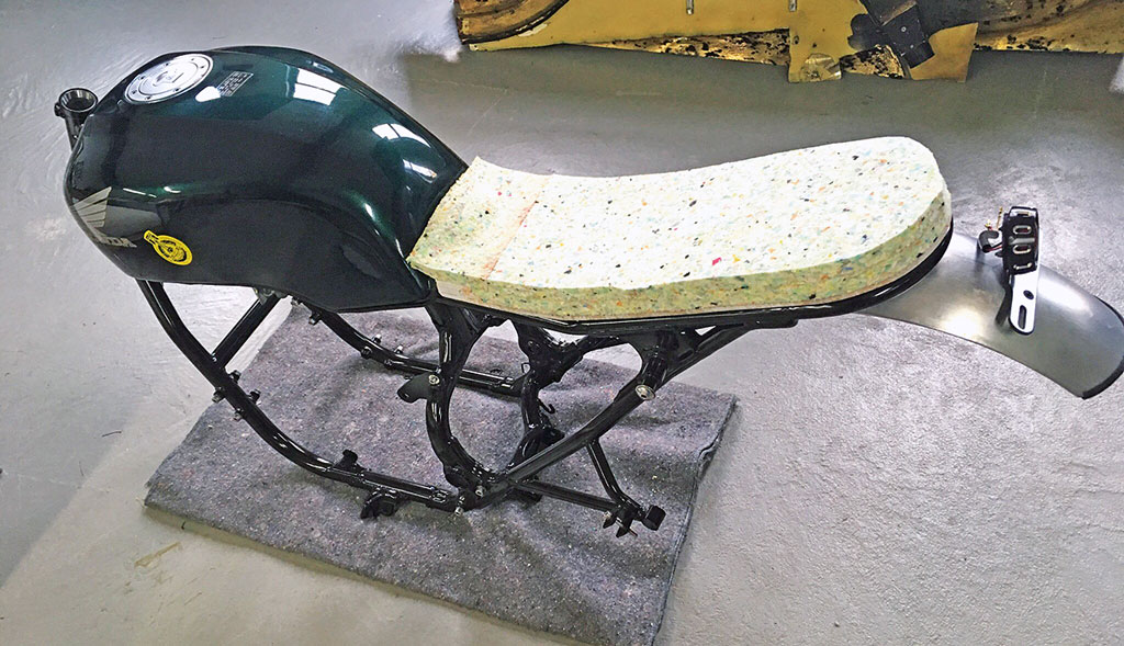 Sitzbank Anpassung - Honda CB Sevenfifty Roadster-Umbau