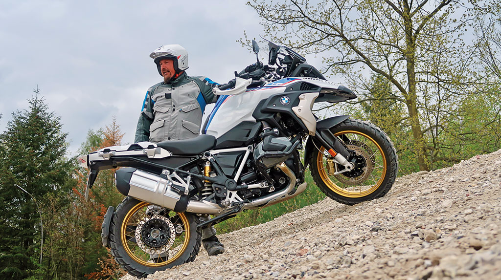 Reiseenduro-Training in der DRIVING AREA - Wenden am Hang 