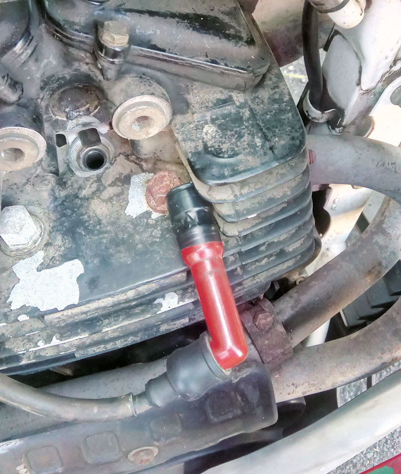 Defekter Kerzenstecker - Aprilia 350 Tuareg Wind