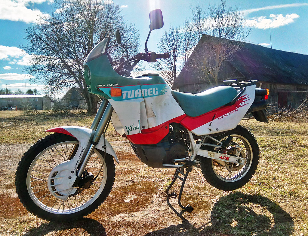 Zuhause in Estland - Aprilia 350 Tuareg Wind