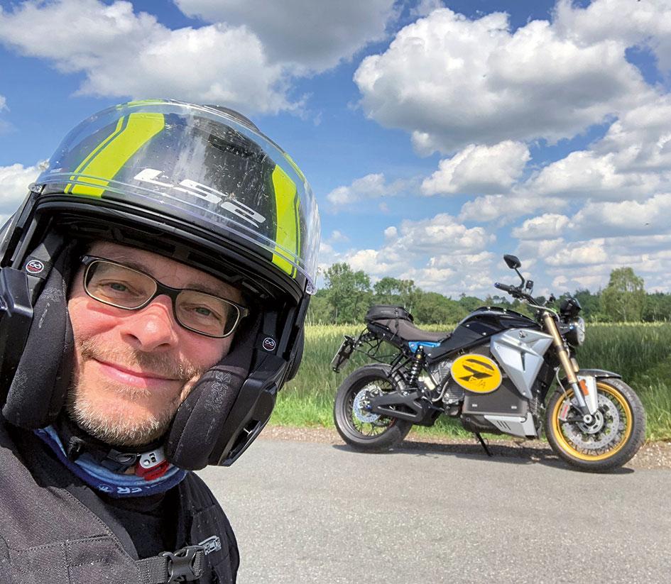 Energica EsseEsse9 und Marcus Lacroix mit LS2 Valiant Energica EsseEsse9 und Marcus Lacroix mit LS2 Valiant