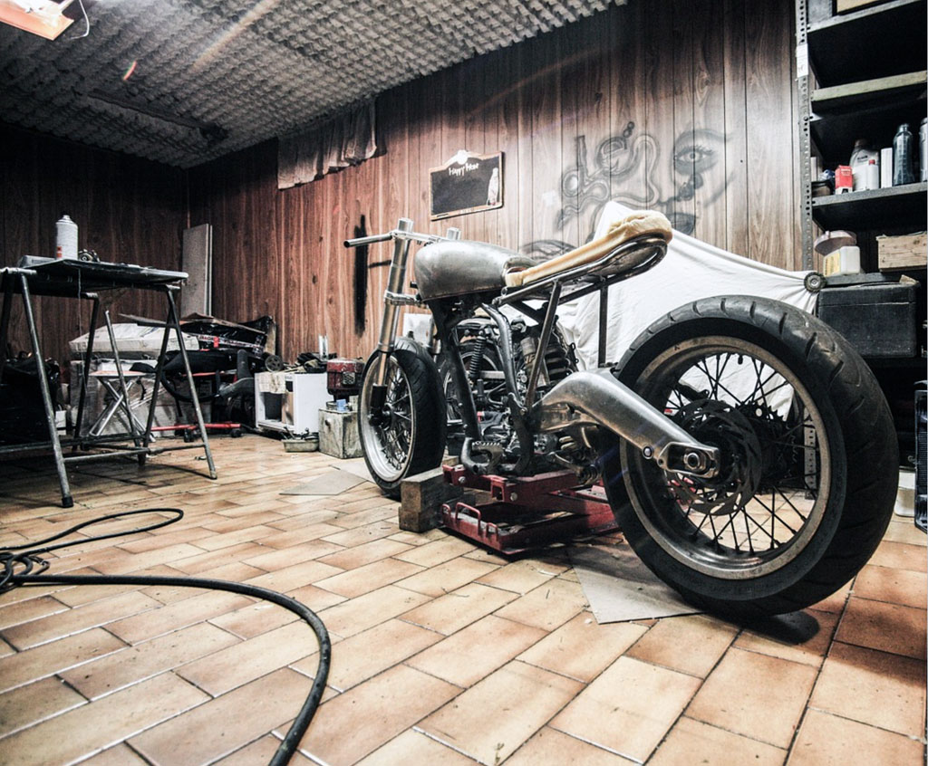 Motorradwerkstatt (Bildquelle: SplitShire @ pixabay.com)