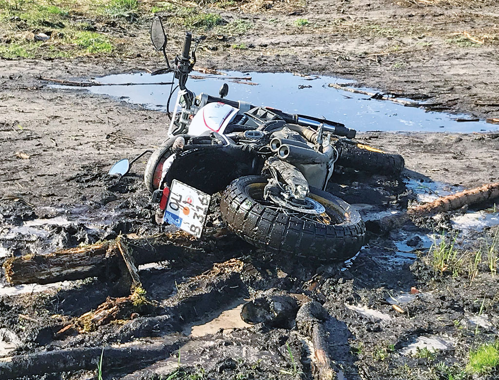 Nach einem Unfall listet ein Gutachter alle Schäden auf