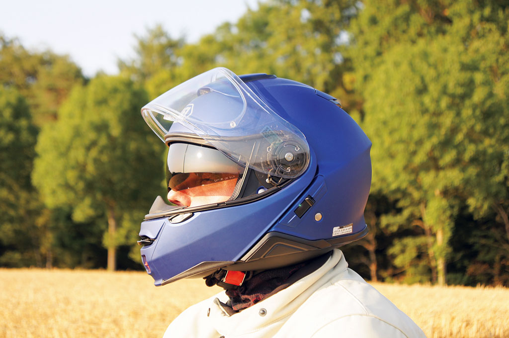 Shoei Neotec 2 Klapphelm geschlossen