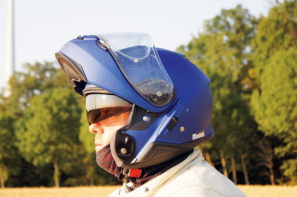 Shoei Neotec 2 Klapphelm geöffnet 