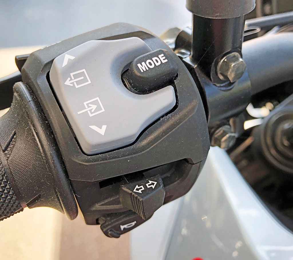 Aufgeräumte linke Lenkerarmatur - Suzuki Katana 1000 Modell 2019